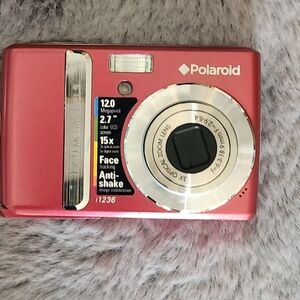 Polaroid i1236 Digital 12MP 2.7" LCD Point & Shoot Camera works camera only